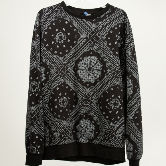 Men's Large Black and White Snowflake Sweater - Picture 1 of 3